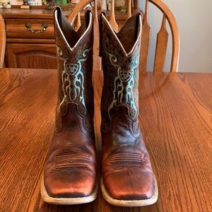 Ariat kids size 3 cowboy boot